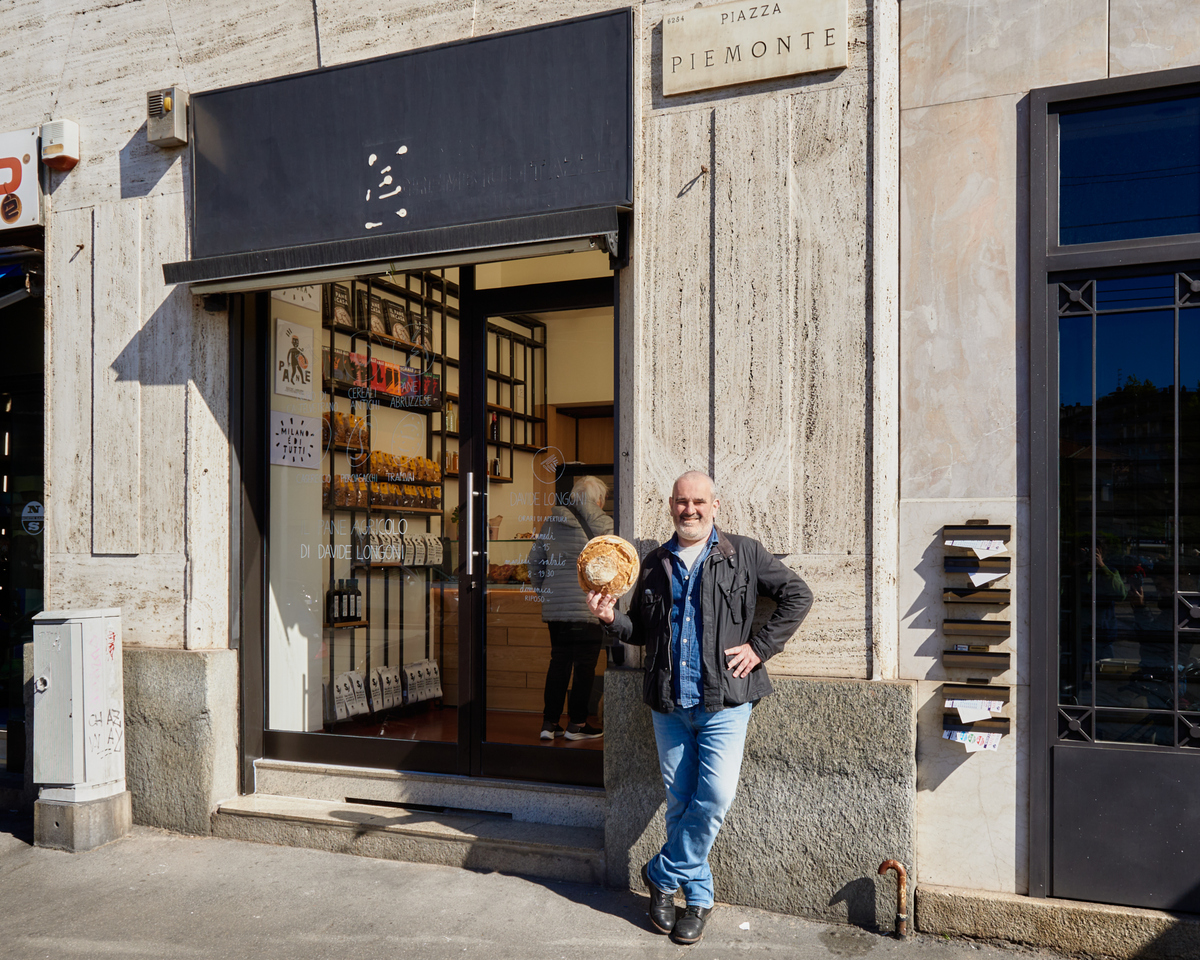 Davide Longoni inaugura il nuovo panificio in Piazza Piemonte
