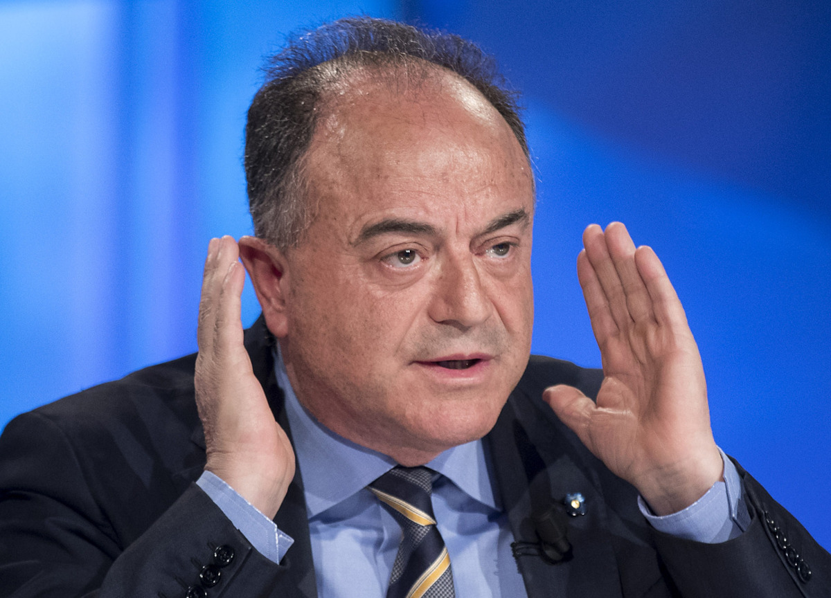 Gratteri: “I boss si chiamano da un carcere all’altro. Il sistema ha fallito” Gratteri: “I boss si chiamano da un carcere all’altro. Il sistema ha fallito”