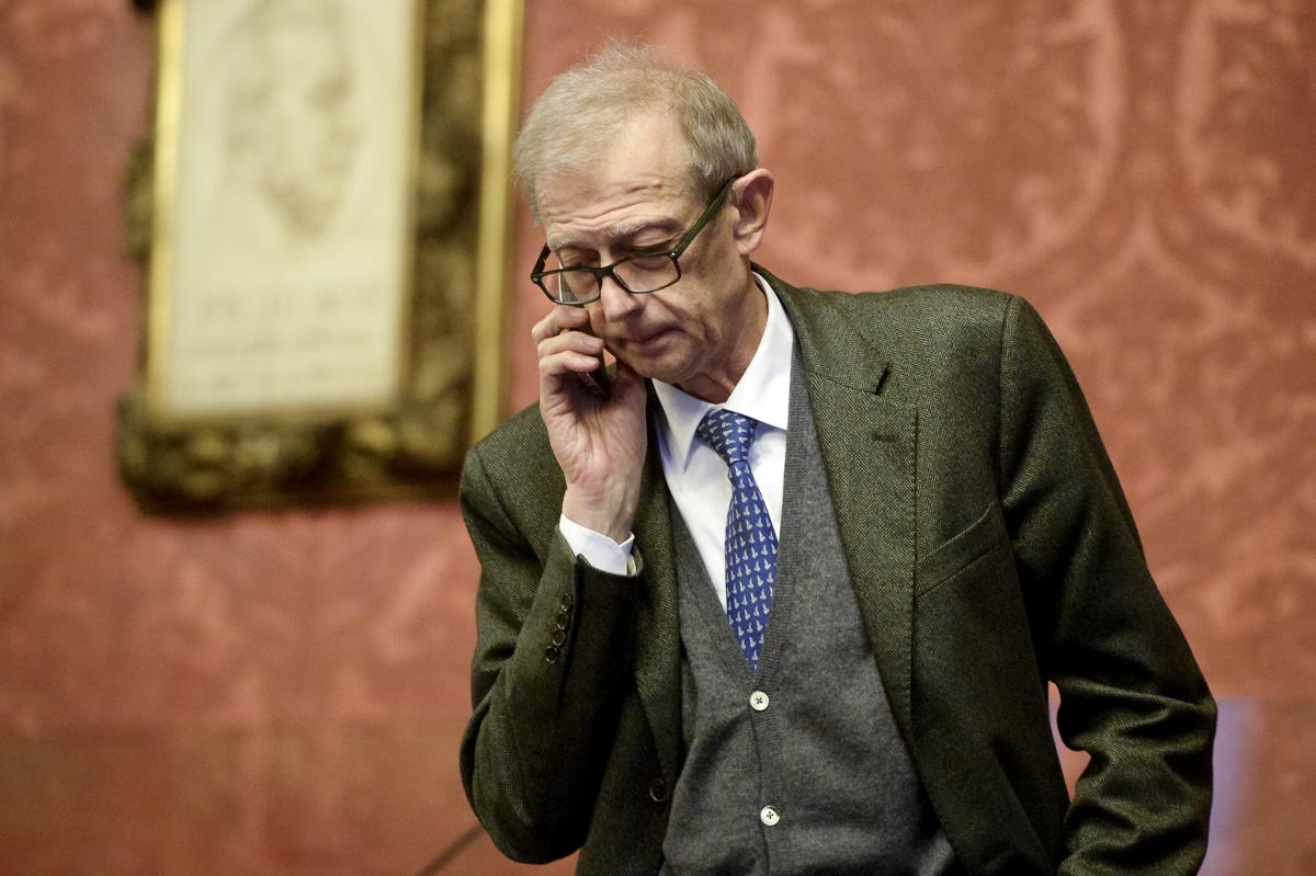 Fassino: “Lei non sa chi sono io”. Pd, imbarazzo e silenzi per quel furto