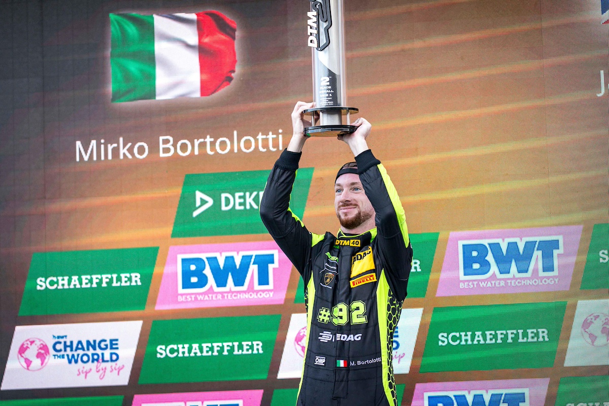 Lamborghini brilla nel DTM, Luca Engstler trionfa a Oschersleben Lamborghini brilla nel DTM, Luca Engstler trionfa a Oschersleben