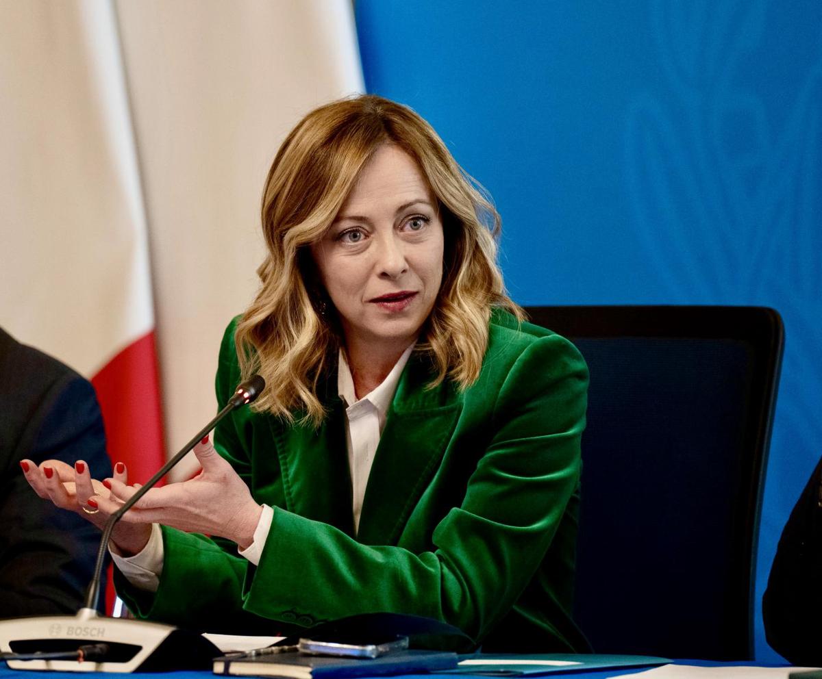 Lavoro e salari, Meloni vede i sindacati. Verso il bonus 100 euro: novità Lavoro e salari, Meloni vede i sindacati. Verso il bonus 100 euro: novità