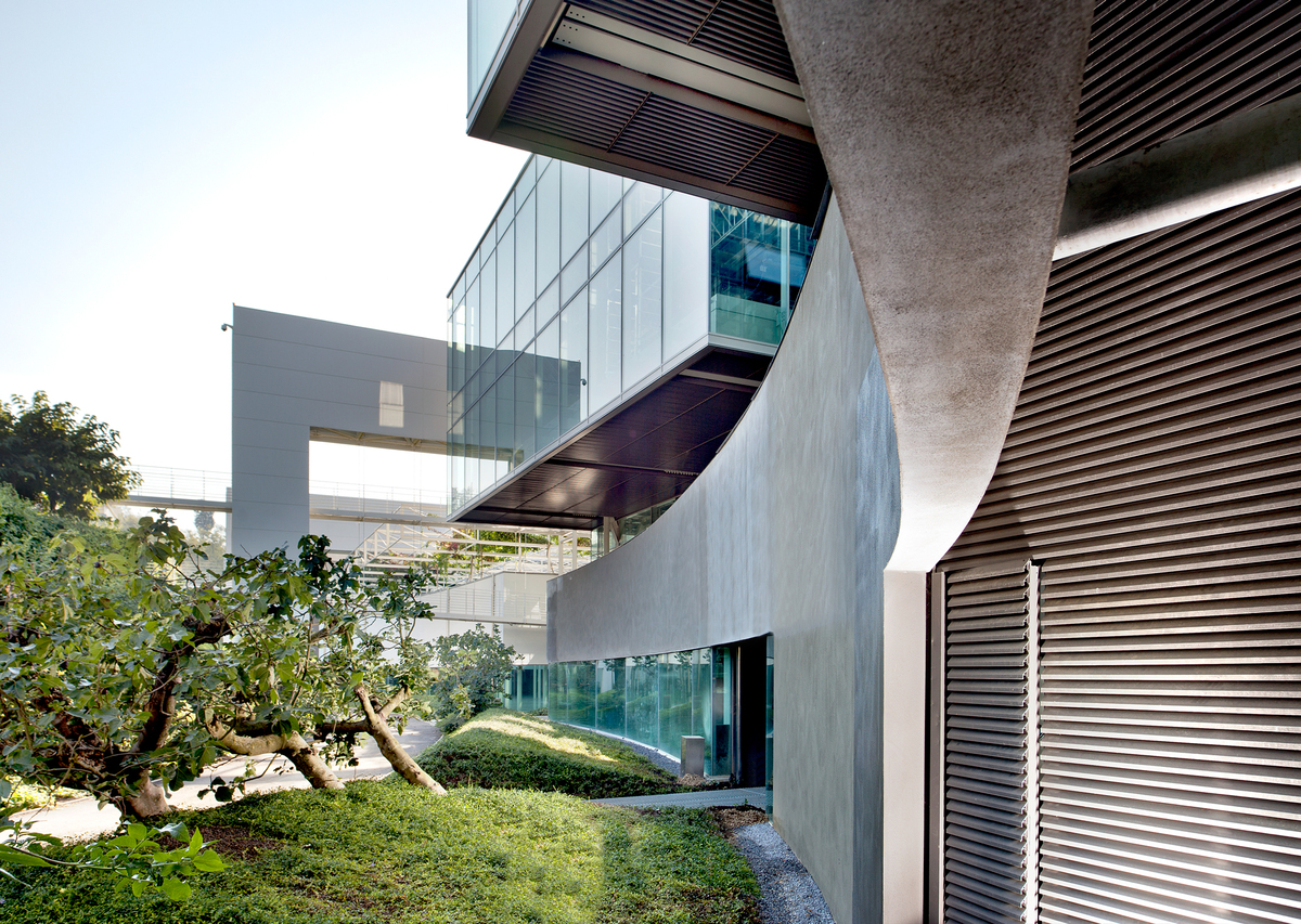 Prada apre il 2024 con Ricavi Netti pari a €1.187 mln, +16% anno su anno