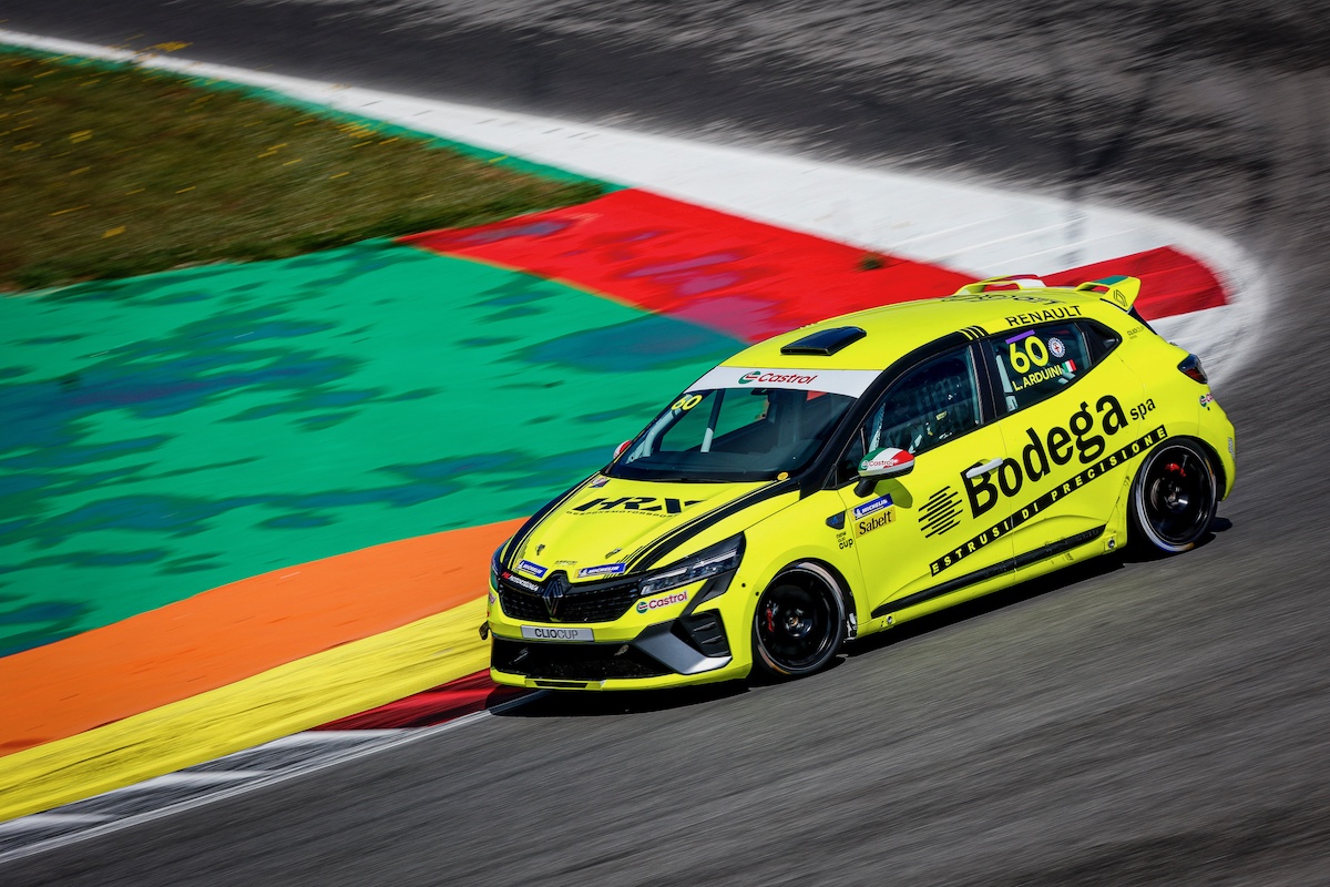 Clio Cup Europa: Arduini sfortunato in Portogallo, fuori dalla Top10 Clio Cup Europa: Arduini sfortunato in Portogallo, fuori dalla Top10