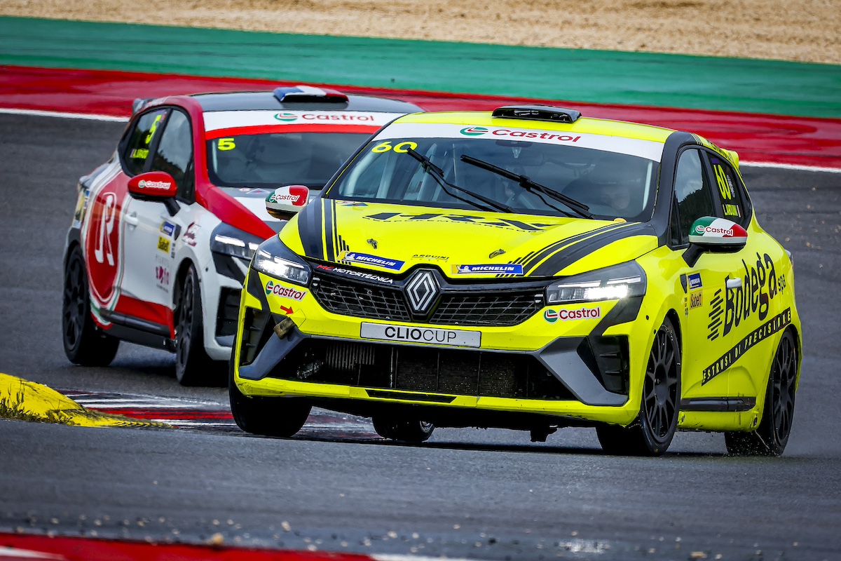 Clio Cup Europa: Arduini sfortunato in Portogallo, fuori dalla Top10 Clio Cup Europa: Arduini sfortunato in Portogallo, fuori dalla Top10