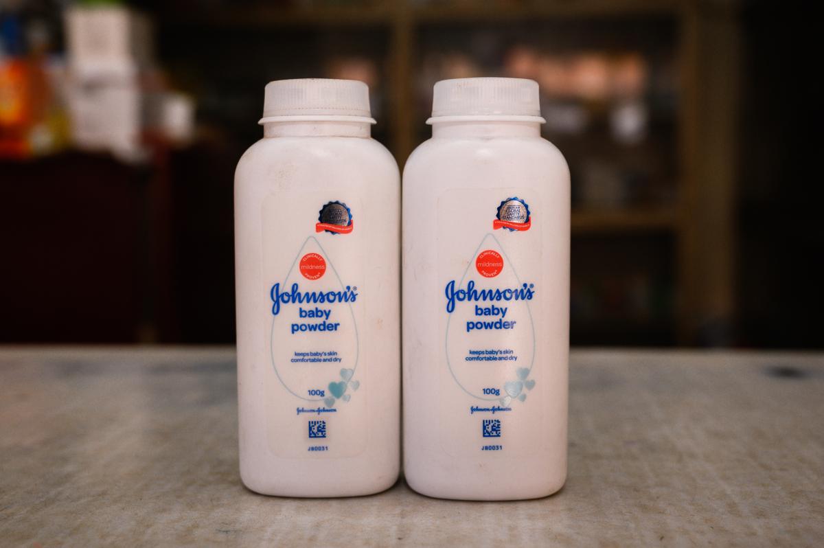 Il talco provoca il cancro, Johnson&Johnson paga 6,5 miliardi di risarcimento Il talco provoca il cancro, Johnson&Johnson paga 6,5 miliardi di risarcimento