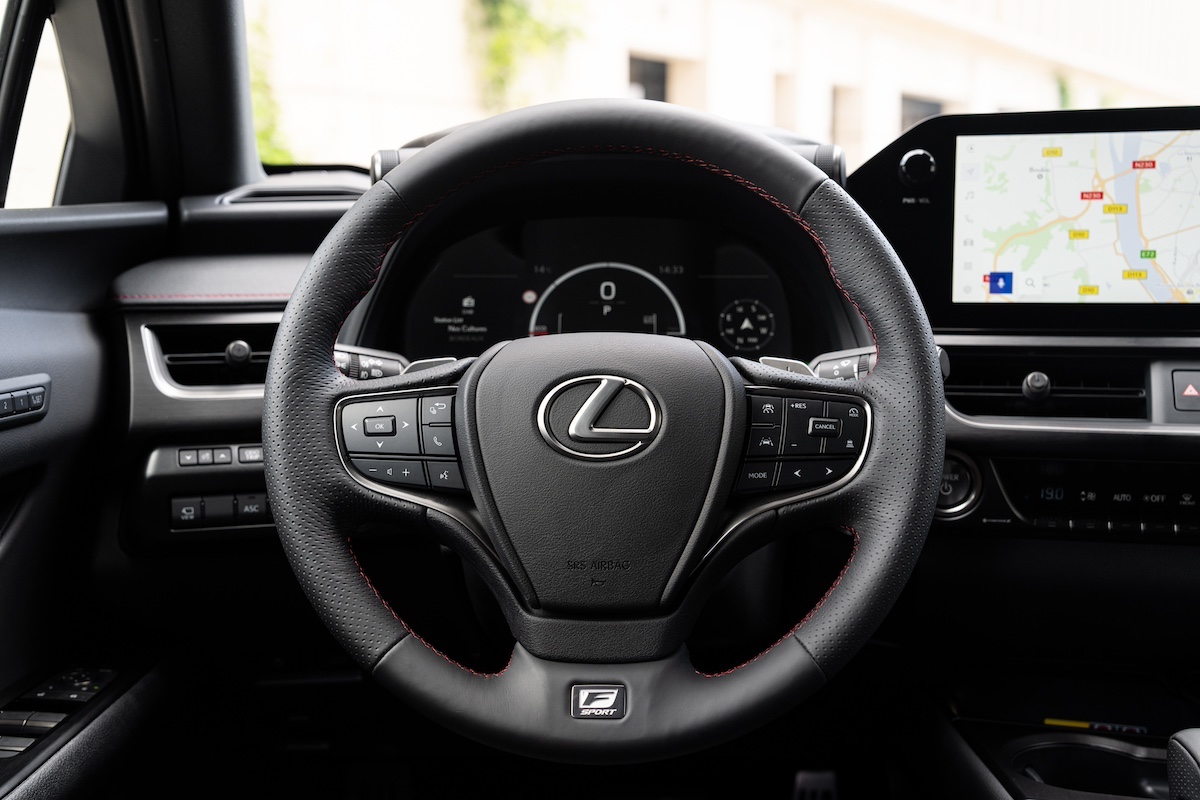 Lexus presenta il nuovo UX 300h, maggiore potenza e tecnologie avanzate Lexus presenta il nuovo UX 300h, maggiore potenza e tecnologie avanzate
