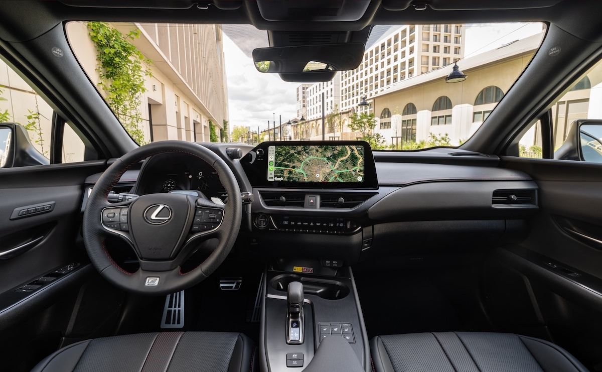 Lexus presenta il nuovo UX 300h, maggiore potenza e tecnologie avanzate Lexus presenta il nuovo UX 300h, maggiore potenza e tecnologie avanzate