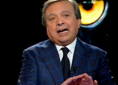 Belve, Piero Chiambretti rivela i dettagli (esilaranti) di un’orgia: “Vedevo la faccia di lui”, Fagnani di stucco