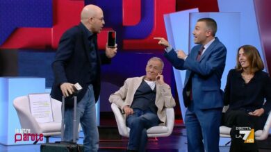 La gag di Saverio Raimondo sul ‘caso Fassino’ e l’antitaccheggio