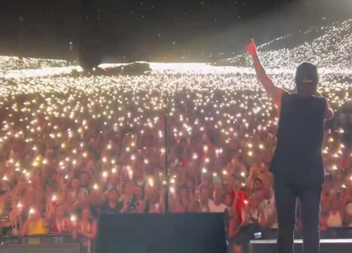 Concerto 1 maggio: “Ipnosi collettiva da smartphone”. L’esperto: “Tecnostress”