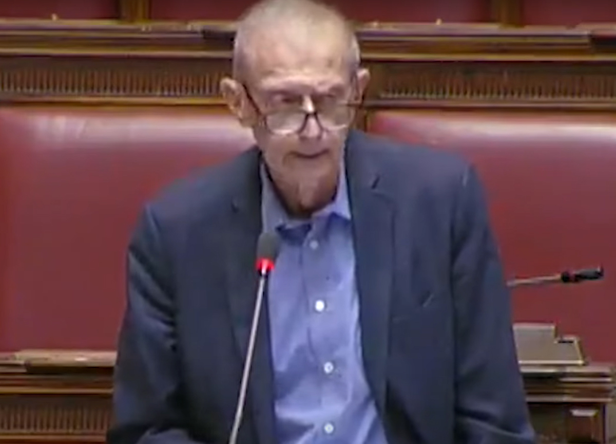 Piero Fassino è indagato per furto di profumo: ora può rischiare il processo