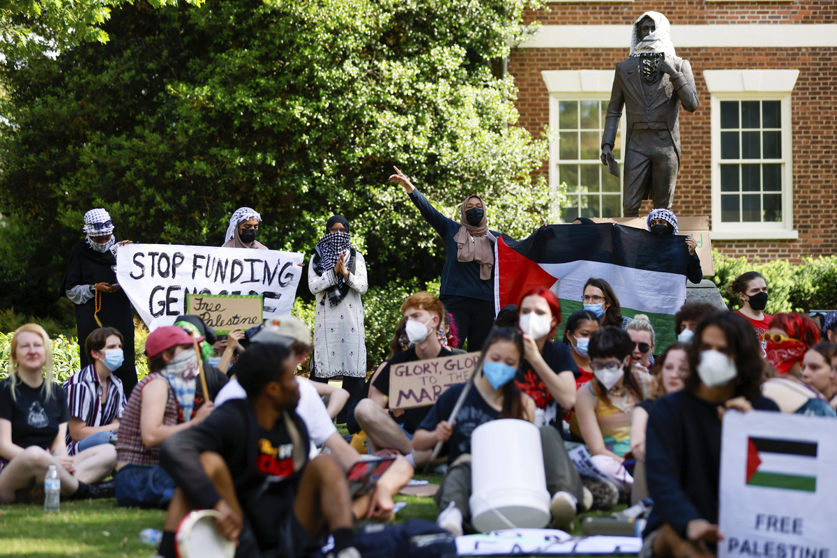 Israele, Hamas chiede la fine dei combattimenti. Arresti nelle università Usa Israele, Hamas chiede la fine dei combattimenti. Arresti nelle università Usa