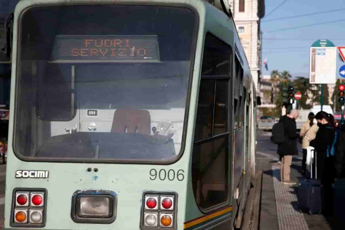 Dopo il doppio ponte, sciopero dei trasporti “contro le armi in Ucraina”