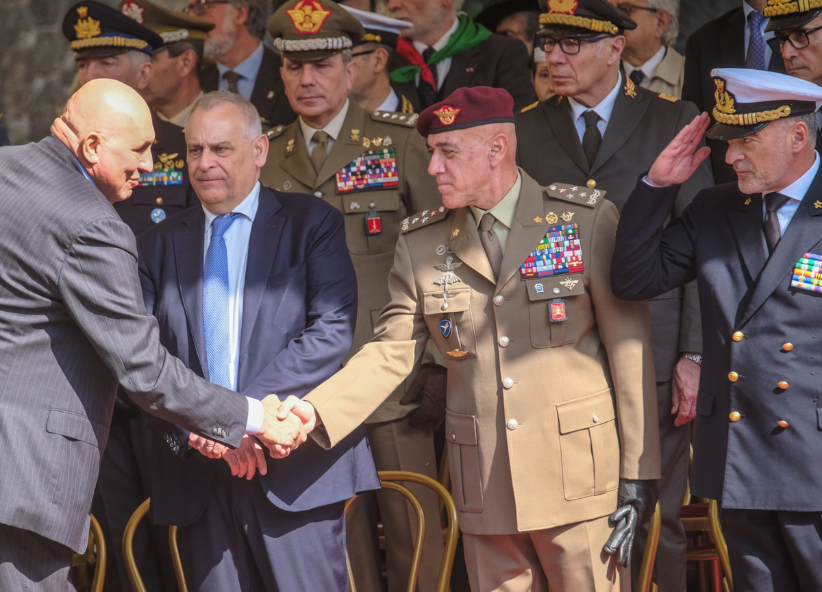 “Servono più armi e riservisti”. L’Italia scende in guerra?
