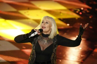 Raffaella Carrà è viva e canta: Pedro Pe, il tormentone social col procione