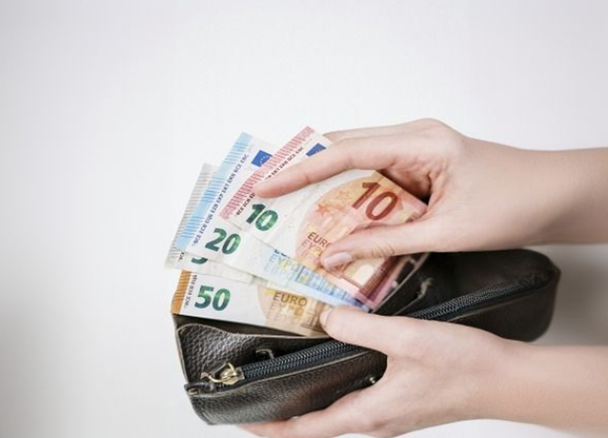 Galleria foto 'Bonus tredicesima Meloni, Cazzola: “Inutile, sembrano gli 80 euro di Renzi”' - foto 1