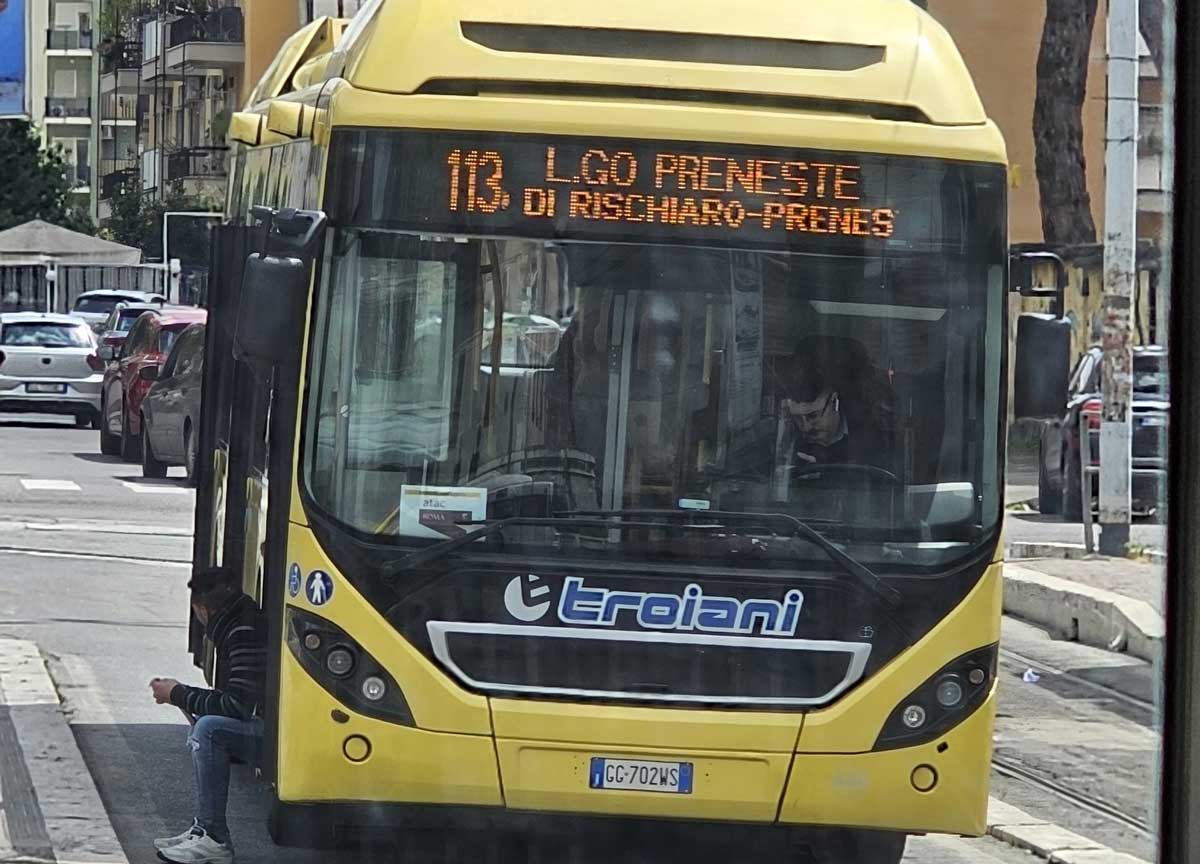 Trasporti Roma, l’apocalisse: autisti privati verso Atac, periferie senza bus