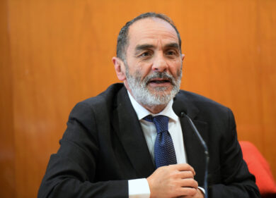 Bari, scoppia un nuovo caso: il rettore si è raddoppiato lo stipendio