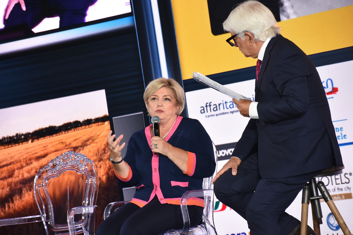 Le mosse del governo su lavoro e sussidi: “2,8 miliardi nel dl Coesione” Le mosse del governo su lavoro e sussidi: “2,8 miliardi nel dl Coesione”