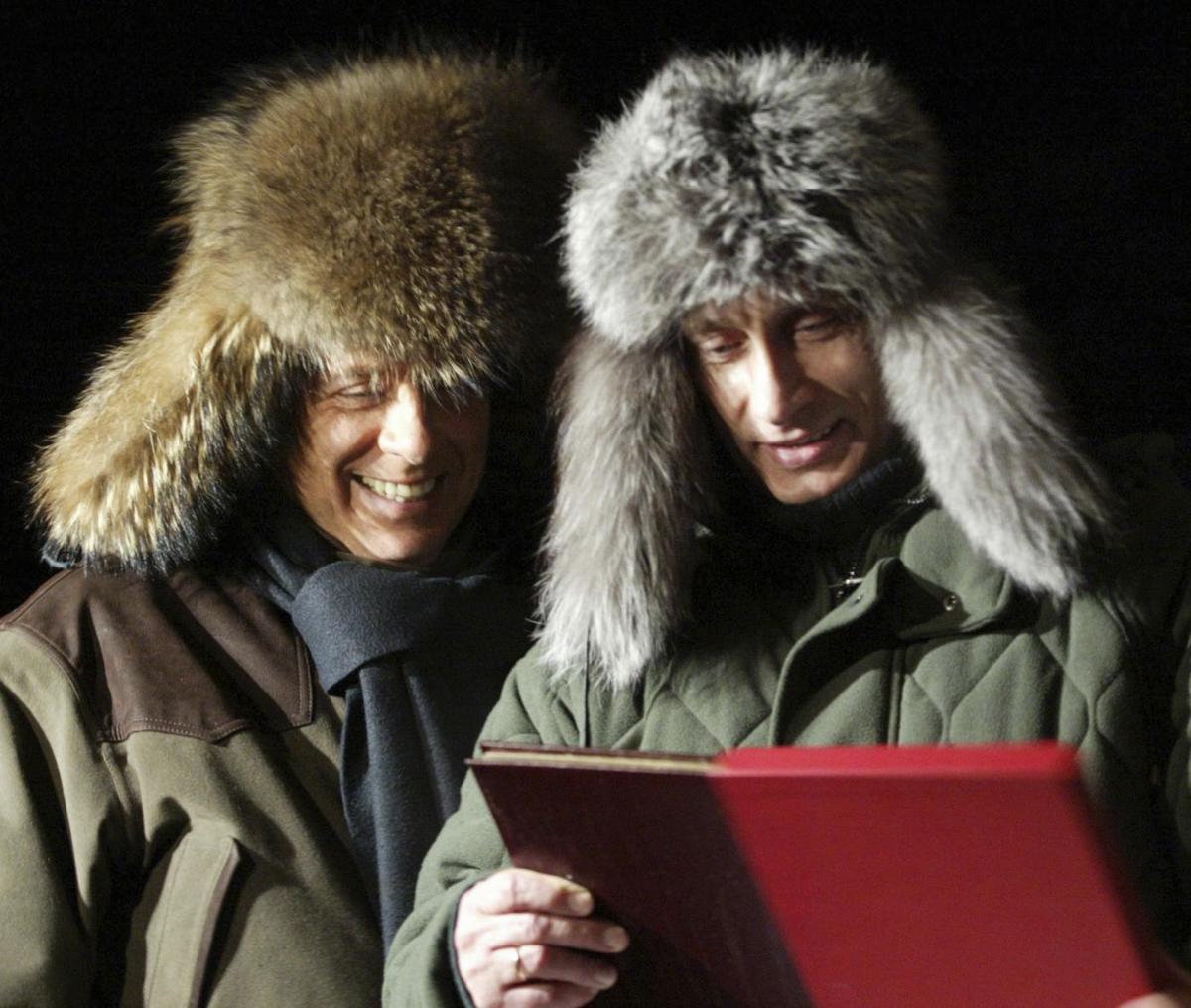 Galleria foto '“Quando Putin cavò con le mani il cuore di un capriolo e Berlusconi vomitò”' - foto 1