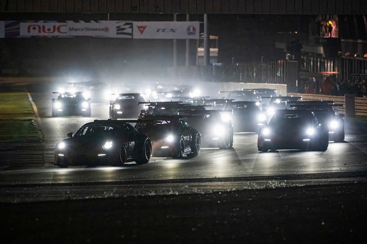 Carrera Cup Italia 2024, Larry Ten Voorde domina la notte di Misano Carrera Cup Italia 2024, Larry Ten Voorde domina la notte di Misano