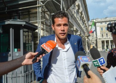 Lega, Crippa: “Macron-Cameron folli guerrafondai, produttori di morte e paura”