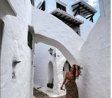 Minorca, un piccolo villaggio rischia di chiudere per “troppo turismo”