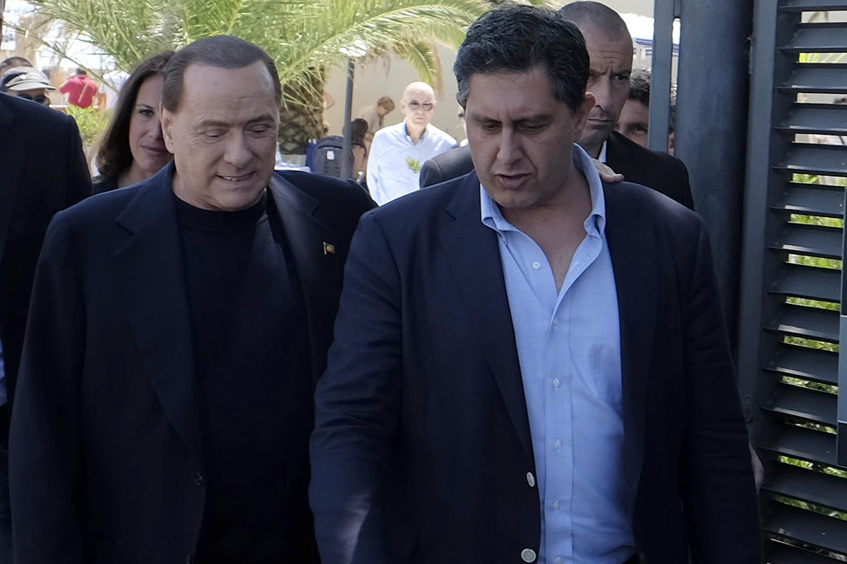 Chi è Giovanni Toti, dai tg Mediaset al cerchio magico di Berlusconi. Il divorzio da Forza Italia e…