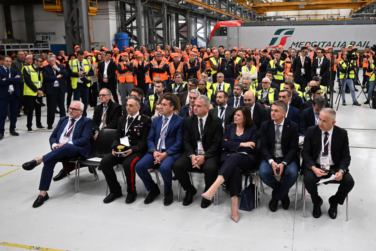 Polo Logistica FS consegna da Alstom la prima locomotiva Traxx Universal DC Polo Logistica FS consegna da Alstom la prima locomotiva Traxx Universal DC