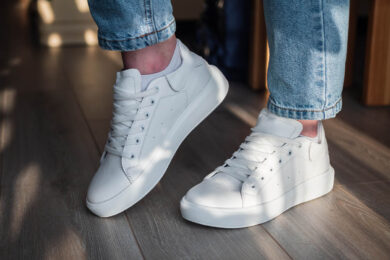 L’invasione delle sneakers bianche è lo specchio del nostro conformismo