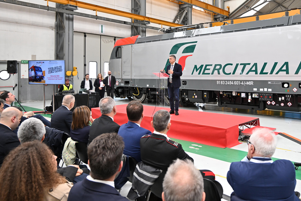 Polo Logistica FS consegna da Alstom la prima locomotiva Traxx Universal DC Polo Logistica FS consegna da Alstom la prima locomotiva Traxx Universal DC