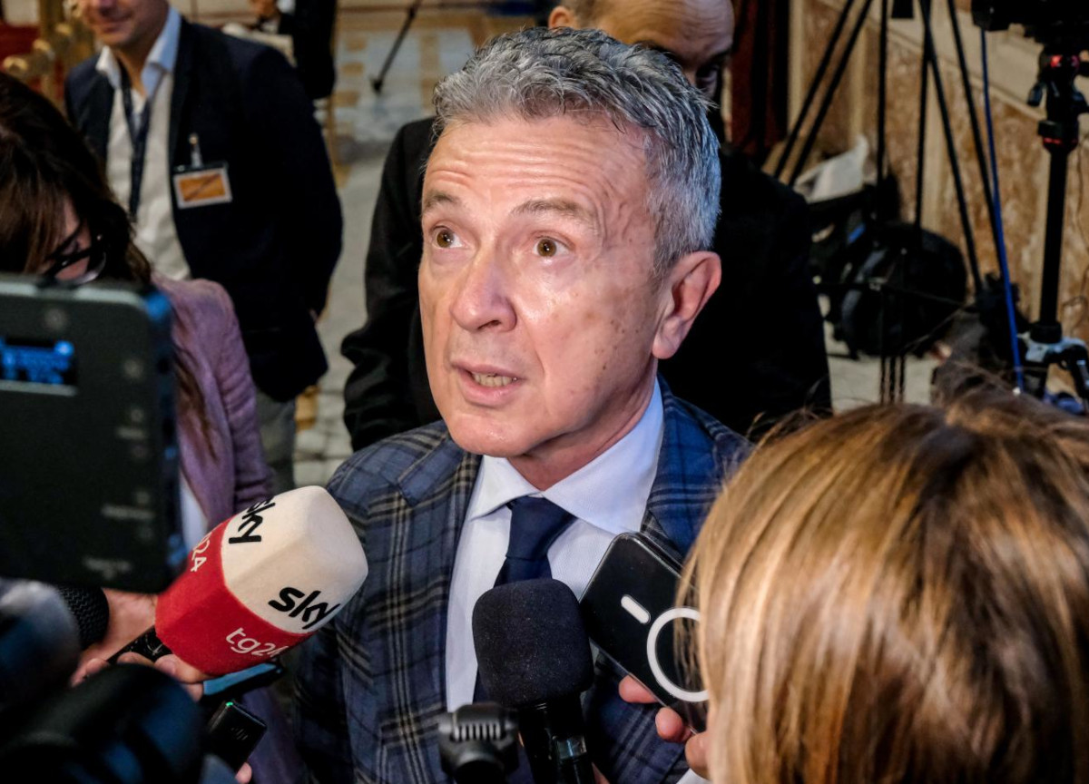 Premierato con Pupo, Magnini e Minghi. Sfilata Vip: “Che ci facciamo qui?” Premierato con Pupo, Magnini e Minghi. Sfilata Vip: “Che ci facciamo qui?”