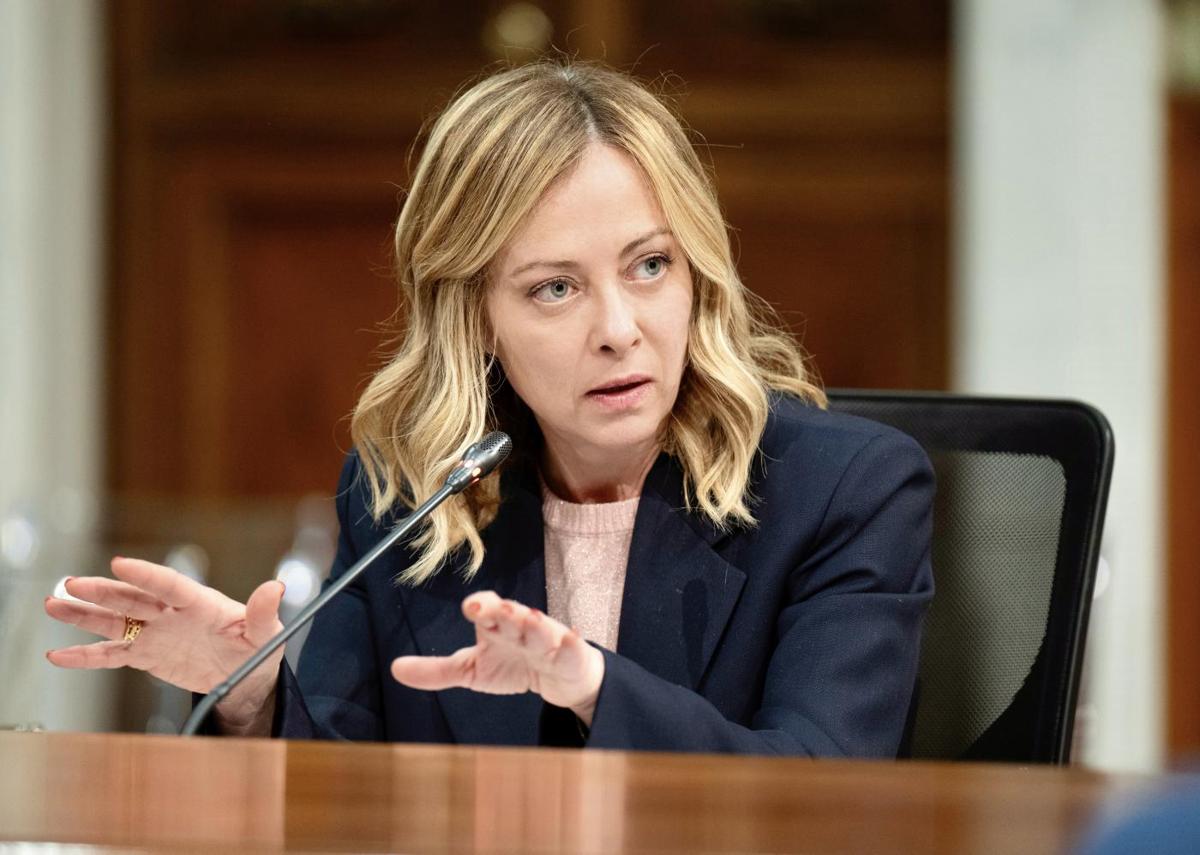 Premierato con Pupo, Magnini e Minghi. Sfilata Vip: “Che ci facciamo qui?” Premierato con Pupo, Magnini e Minghi. Sfilata Vip: “Che ci facciamo qui?”