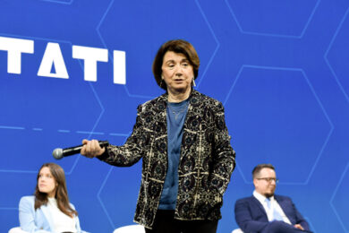 Roccella contestata, opposizione muta. Silenzio assordante di Schlein & co