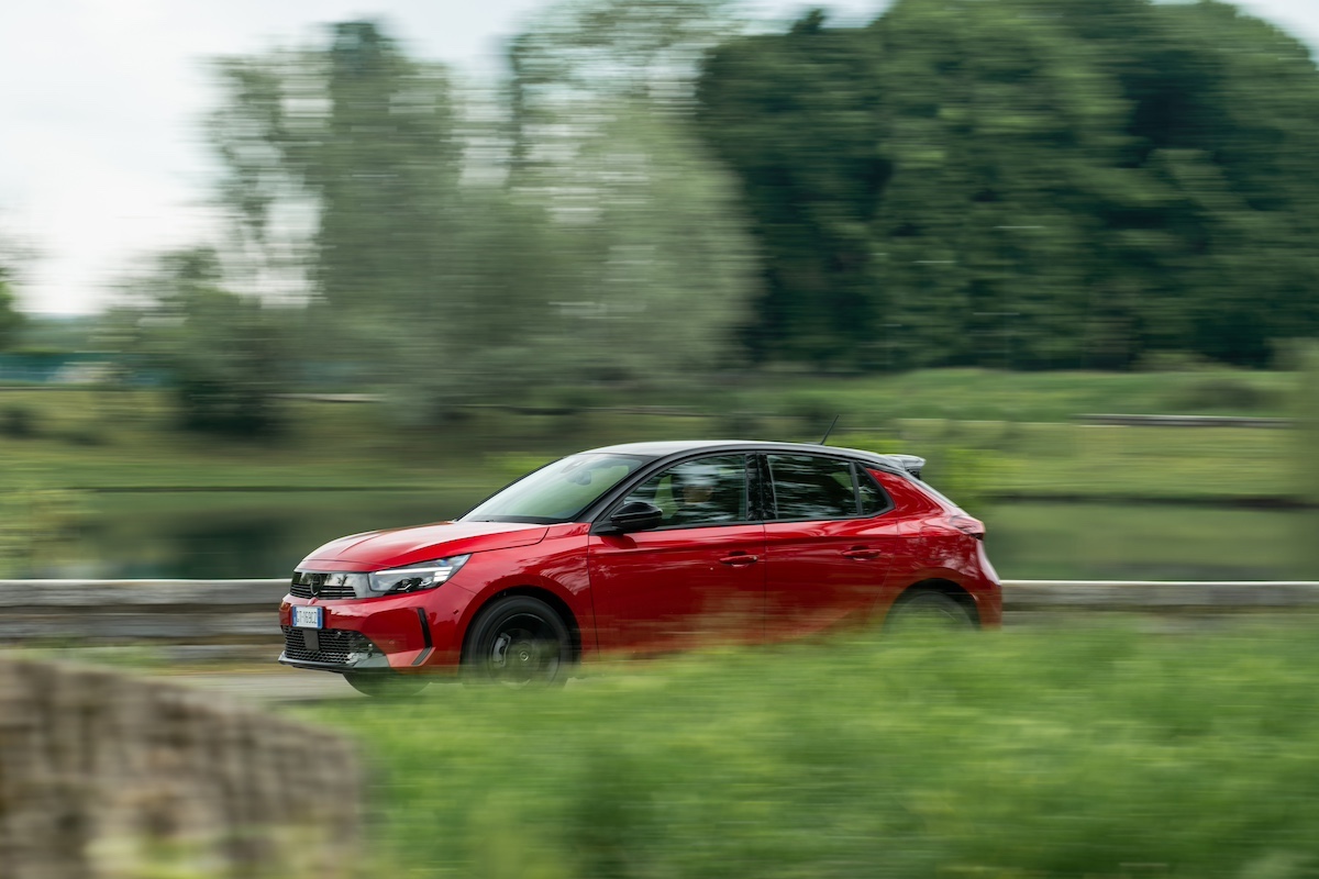 Opel Corsa Hybrid: rivoluzione elettrica a 48 Volt