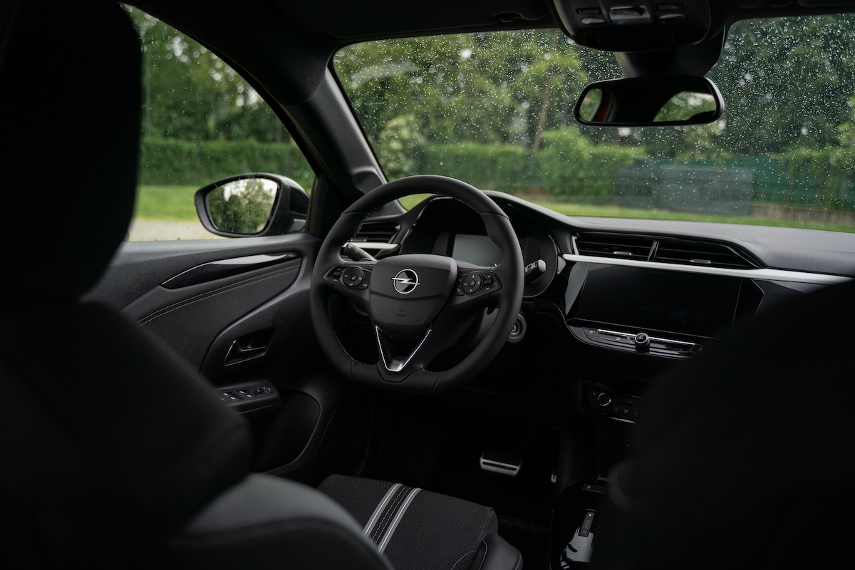 Opel Corsa Hybrid: rivoluzione elettrica a 48 Volt