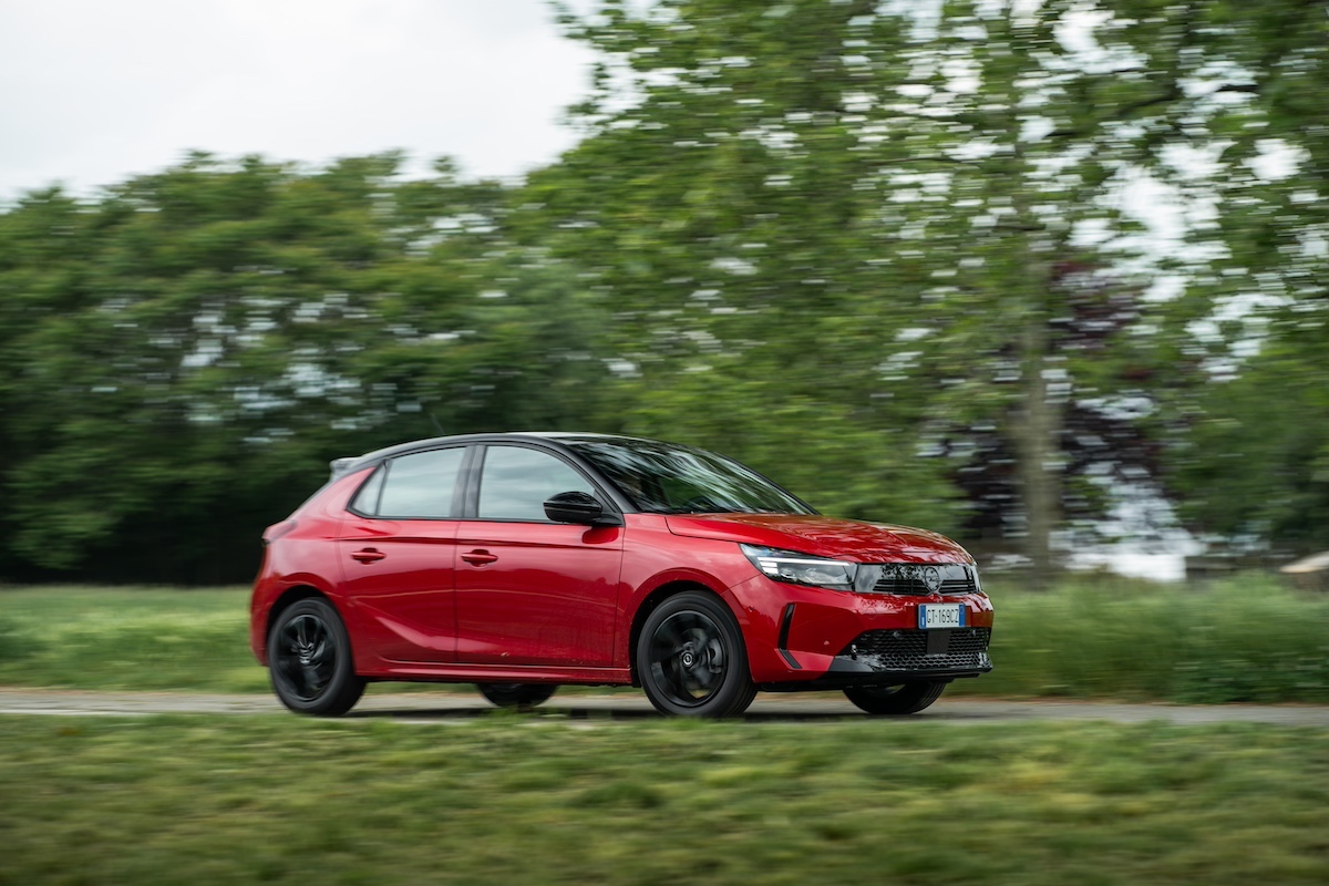 Opel Corsa Hybrid: rivoluzione elettrica a 48 Volt