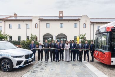 BMW iX5 Hydrogen debutta alla MIND Week