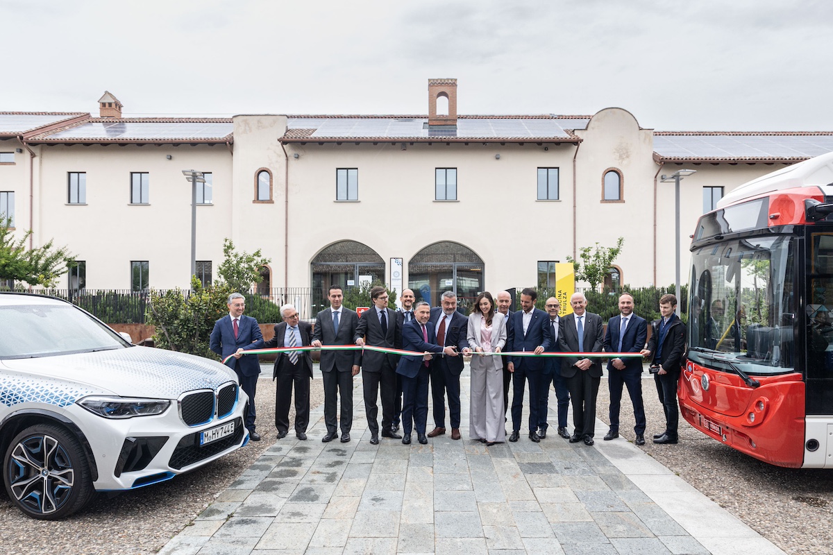 BMW iX5 Hydrogen debutta alla MIND Week BMW iX5 Hydrogen debutta alla MIND Week