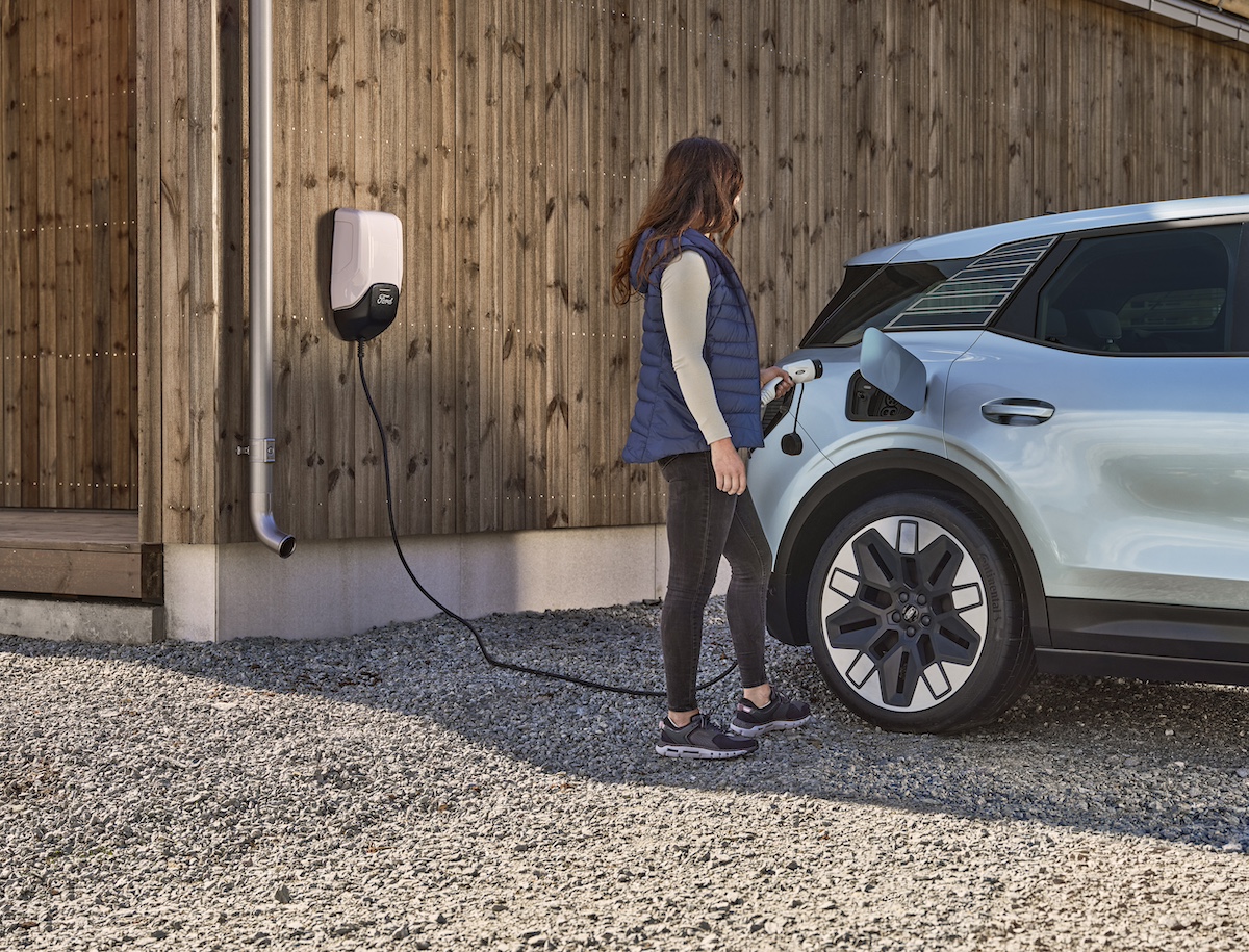 Ford: non solo elettrico in Europa, motori termici anche dopo il 2030