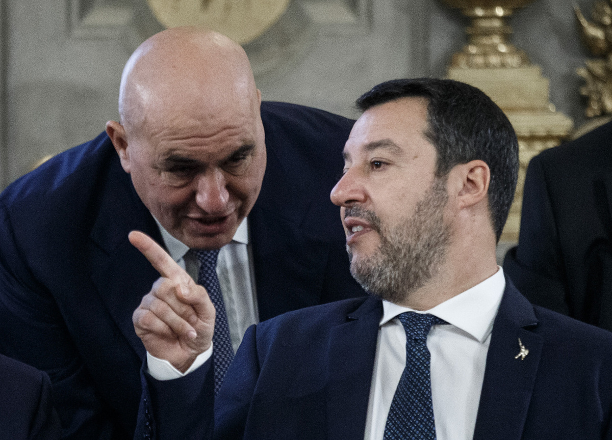 Cdx, altri siluri e colpi bassi. Scontro Salvini-Crosetto sulla leva militare Cdx, altri siluri e colpi bassi. Scontro Salvini-Crosetto sulla leva militare