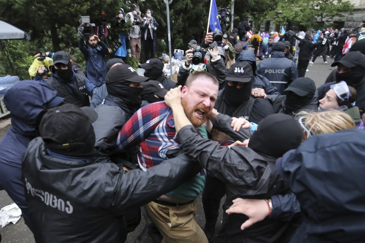 Georgia, in piazza contro la legge russa: l’Ue è sempre più lontana Georgia, in piazza contro la legge russa: l’Ue è sempre più lontana