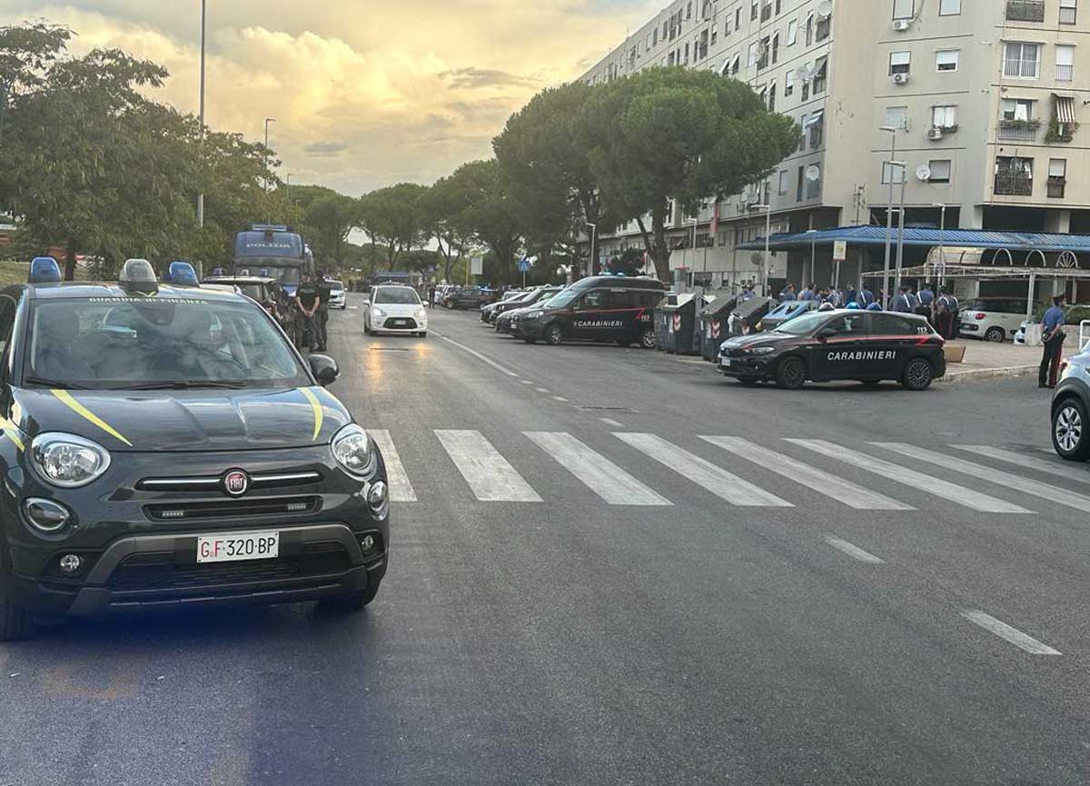 Tor Bella Monaca, minacce a Gualtieri: “Mettiti il giubbotto antiproiettile” Tor Bella Monaca, minacce a Gualtieri: “Mettiti il giubbotto antiproiettile”