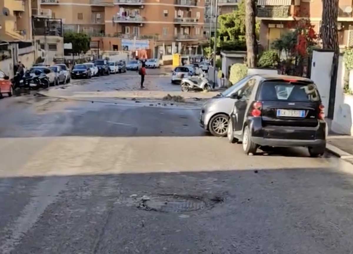 Roma, esplode una conduttura: scuole a secco e traffico impazzito all’Aurelio Roma, esplode una conduttura: scuole a secco e traffico impazzito all’Aurelio