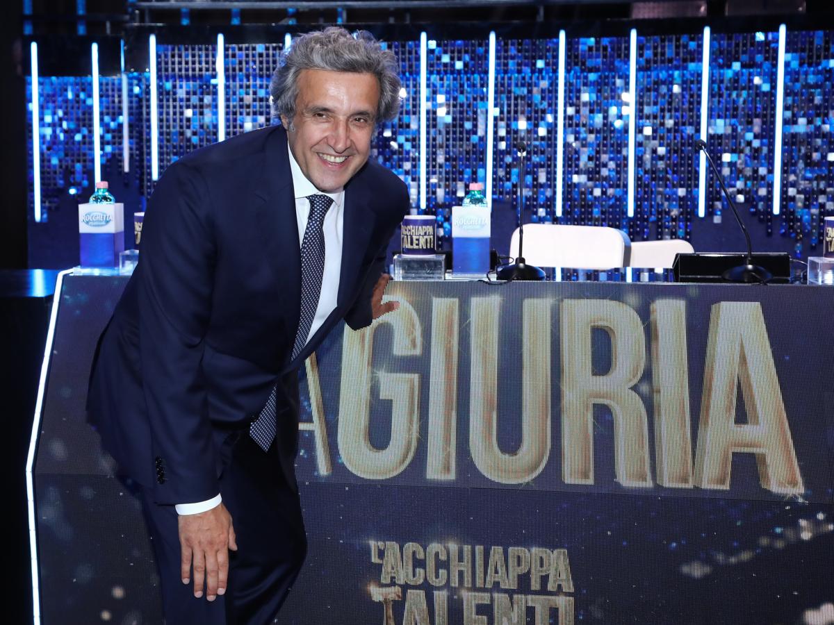 Flavio Insinna dalla Rai a La7: regalo di Urbano Cairo a… Enrico Mentana Flavio Insinna dalla Rai a La7: regalo di Urbano Cairo a… Enrico Mentana