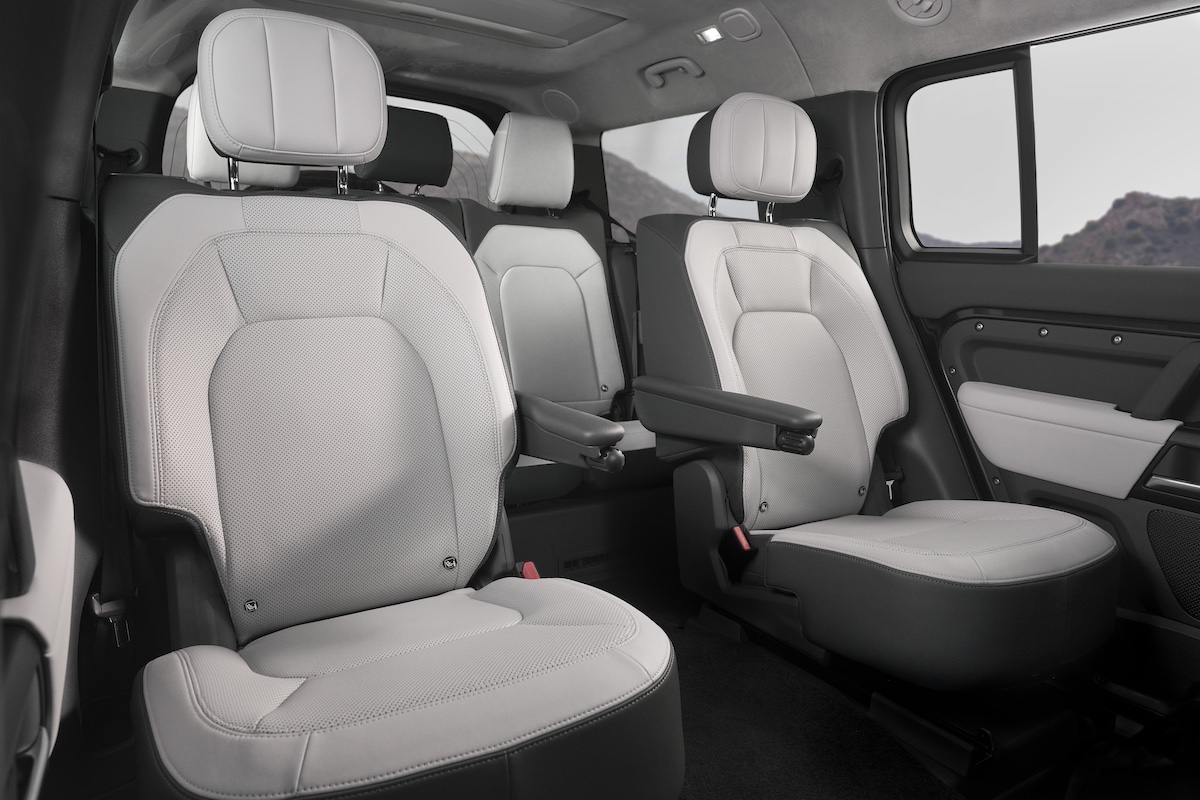 Land Rover: Nuovo Defender lusso e potenza per avventure uniche Land Rover: Nuovo Defender lusso e potenza per avventure uniche
