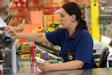 Lidl crea 5 mila nuovi posti di lavoro, il bello di non distribuire dividendi