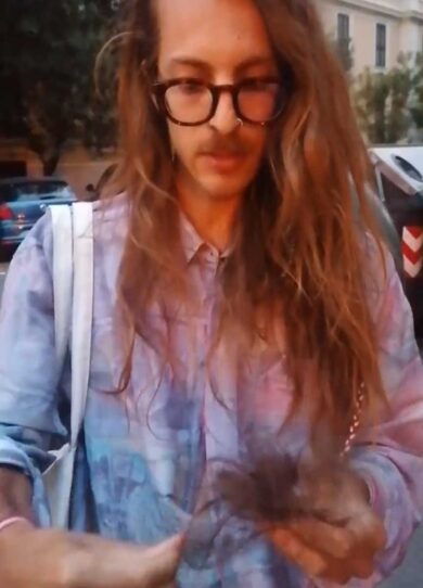 “Io strangolato da un poliziotto”. Ultima Generazione, l’attivista denuncia