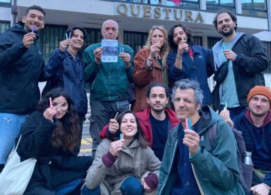 Scacco ai negozi di via del Corso, denunciati 6 attivisti Ultima Generazione