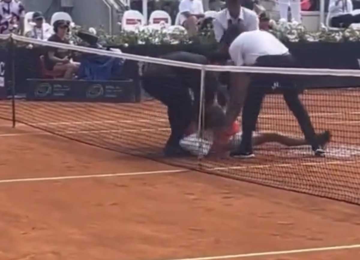 “Io strangolato da un poliziotto”. Ultima Generazione, l’attivista denuncia “Io strangolato da un poliziotto”. Ultima Generazione, l’attivista denuncia